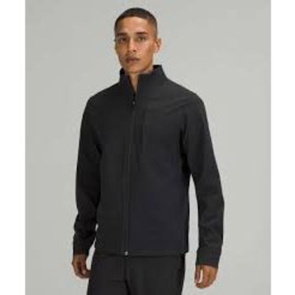 Lululemon full zipper men’s Sojourn black jacket, size small